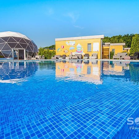 Soleo Family Resort - Domki 3 Min Od Morza - 3 Baseny, 4 Jacuzzi, Sauna, Animacje, Malpi Gaj, 3 Sale Zabaw, 4 Place Zabaw, 2 Restauracje Реваль Экстерьер фото