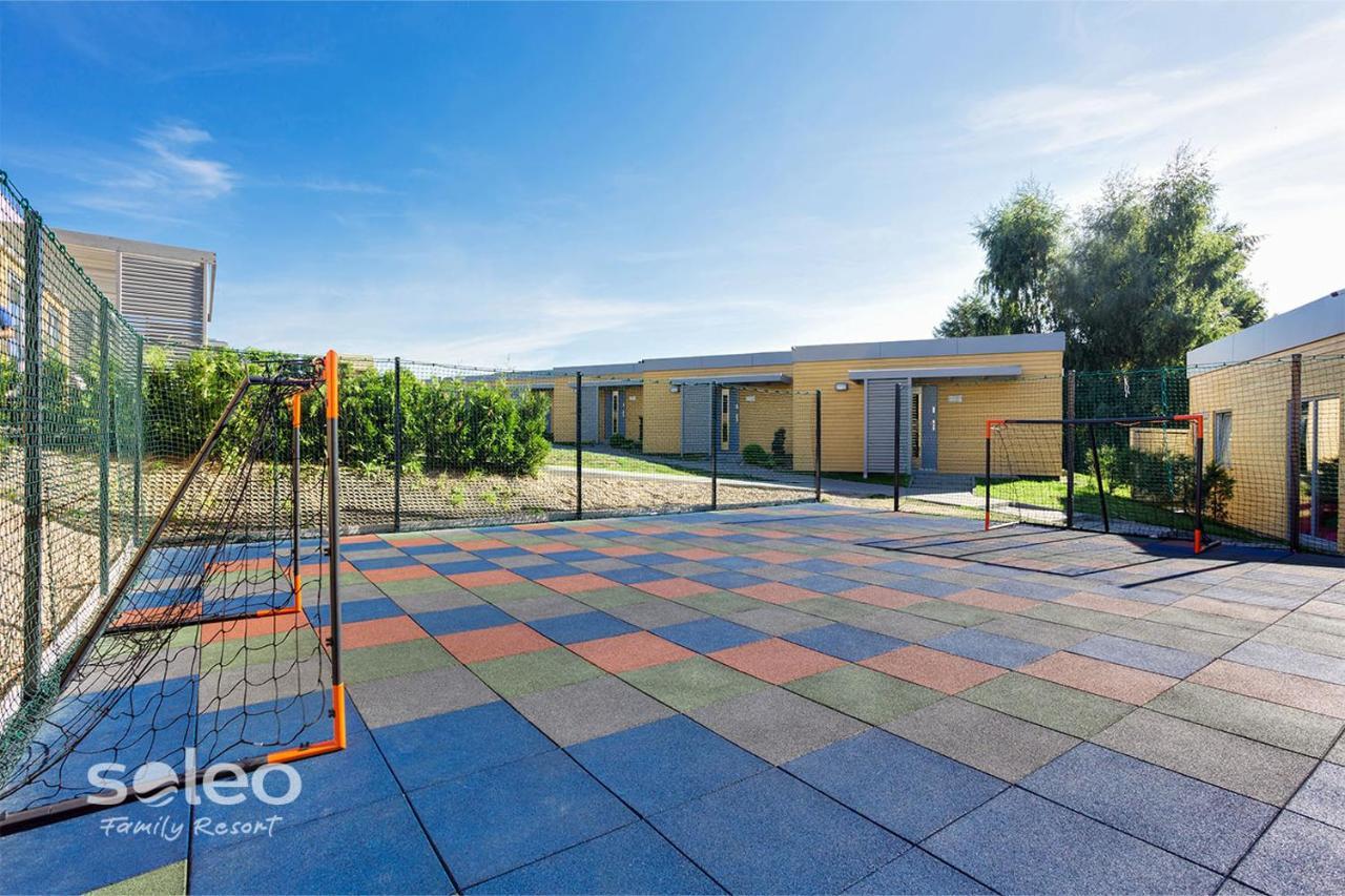 Soleo Family Resort - Domki 3 Min Od Morza - 3 Baseny, 4 Jacuzzi, Sauna, Animacje, Malpi Gaj, 3 Sale Zabaw, 4 Place Zabaw, 2 Restauracje Реваль Экстерьер фото