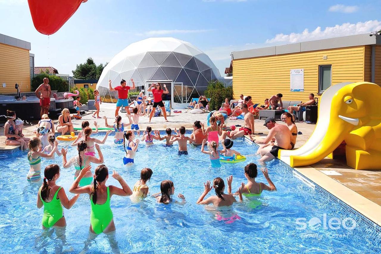 Soleo Family Resort - Domki 3 Min Od Morza - 3 Baseny, 4 Jacuzzi, Sauna, Animacje, Malpi Gaj, 3 Sale Zabaw, 4 Place Zabaw, 2 Restauracje Реваль Экстерьер фото