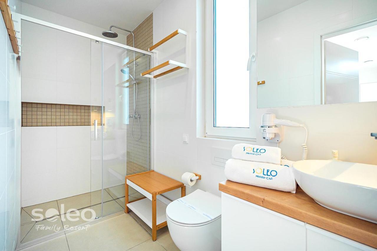 Soleo Family Resort - Domki 3 Min Od Morza - 3 Baseny, 4 Jacuzzi, Sauna, Animacje, Malpi Gaj, 3 Sale Zabaw, 4 Place Zabaw, 2 Restauracje Реваль Экстерьер фото