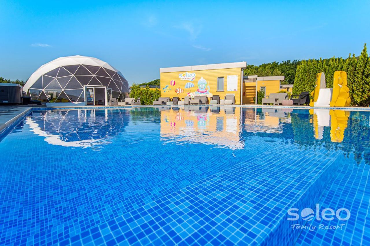 Soleo Family Resort - Domki 3 Min Od Morza - 3 Baseny, 4 Jacuzzi, Sauna, Animacje, Malpi Gaj, 3 Sale Zabaw, 4 Place Zabaw, 2 Restauracje Реваль Экстерьер фото