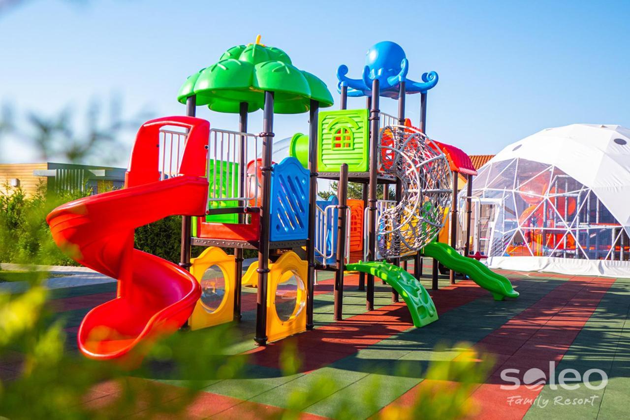 Soleo Family Resort - Domki 3 Min Od Morza - 3 Baseny, 4 Jacuzzi, Sauna, Animacje, Malpi Gaj, 3 Sale Zabaw, 4 Place Zabaw, 2 Restauracje Реваль Экстерьер фото