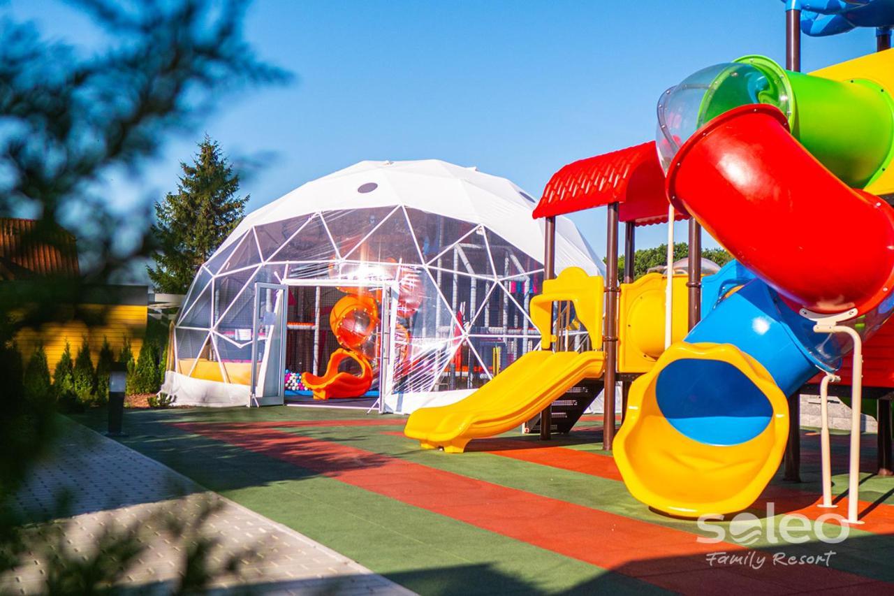 Soleo Family Resort - Domki 3 Min Od Morza - 3 Baseny, 4 Jacuzzi, Sauna, Animacje, Malpi Gaj, 3 Sale Zabaw, 4 Place Zabaw, 2 Restauracje Реваль Экстерьер фото